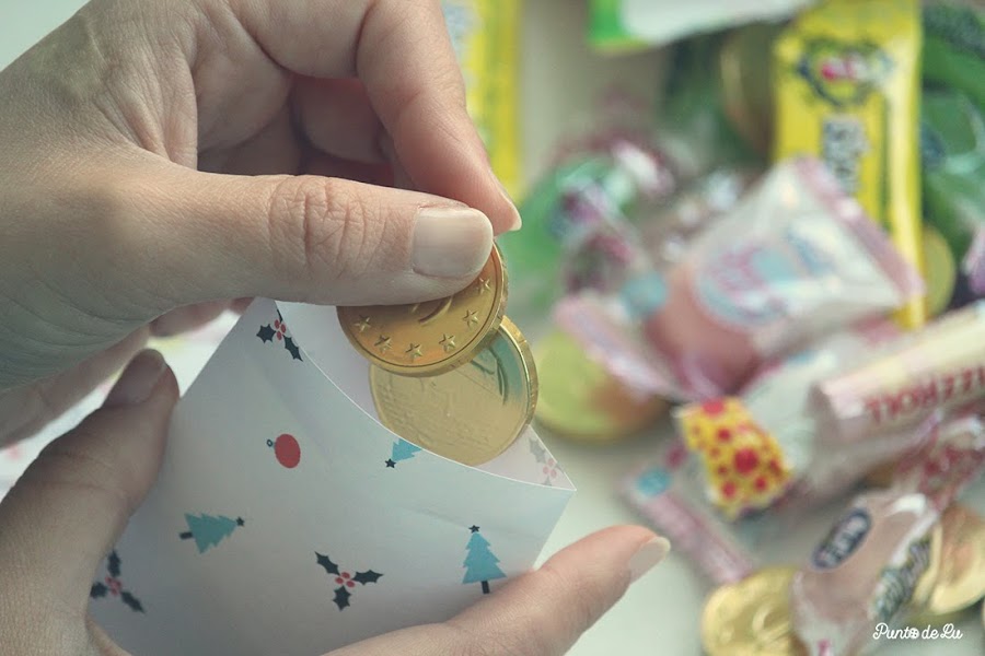 Calendario de adviento con una percha