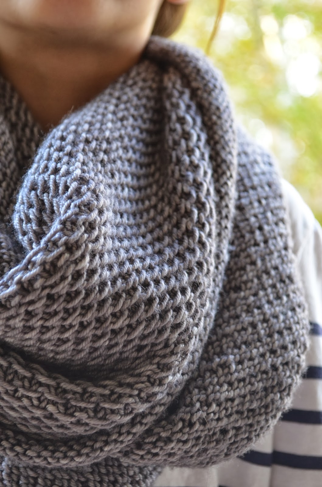 Charming the Birds from the Trees: Yarn Along: The Honey Cowl...