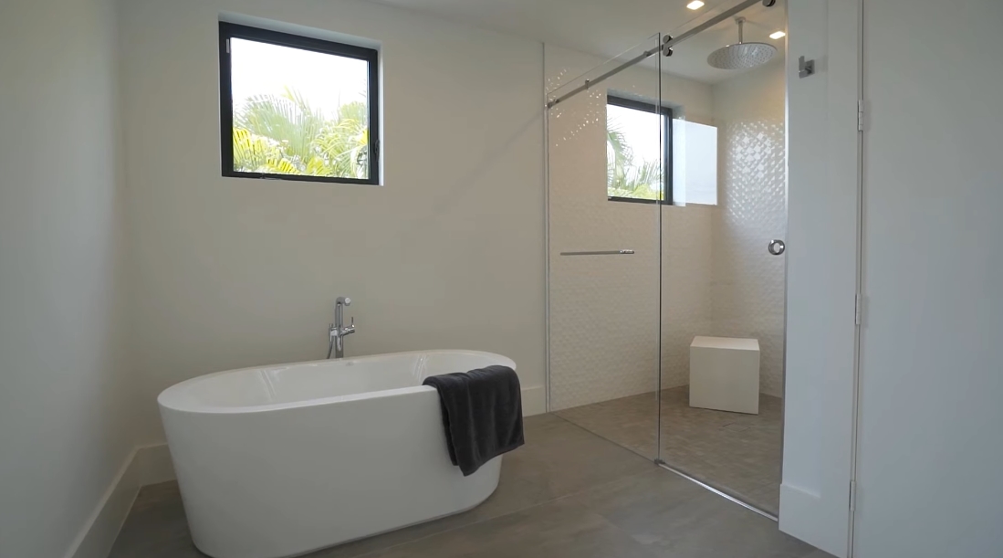 Tour 2900 NE 24th Ct, Fort Lauderdale, FL vs. 39 Interior Design Photos