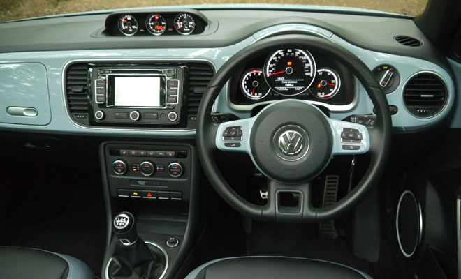 2013 VW Beetle Cabriolet cockpit