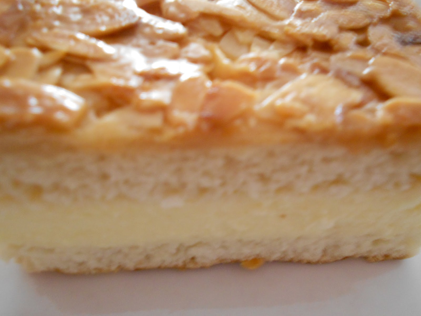 Verboten gut ⚠: Bienenstich mit Vanille~Buttercremefüllung