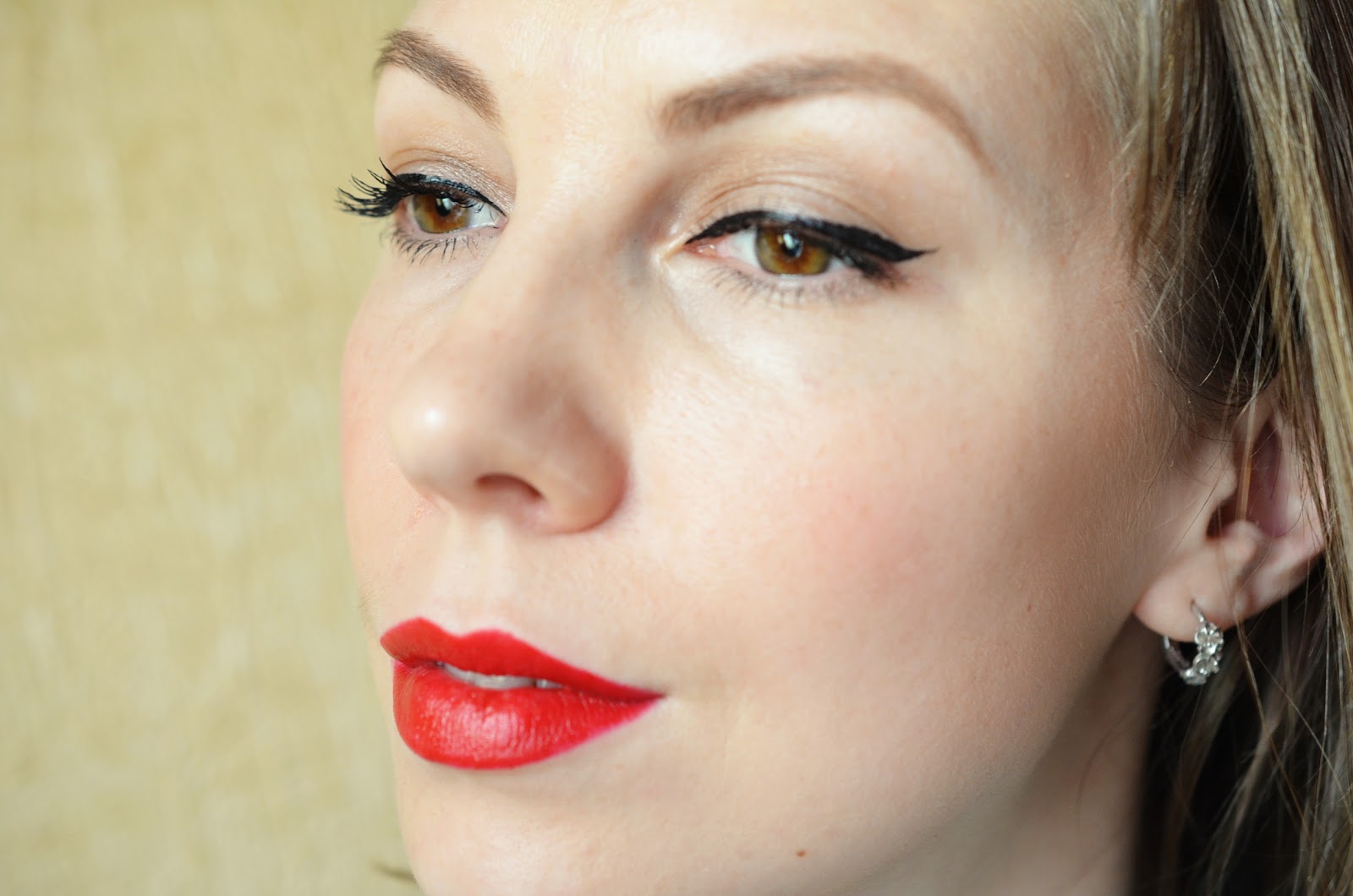 руби 18. руби 18. руби 18. круэлла однажды в сказке. Burberry lip cover.