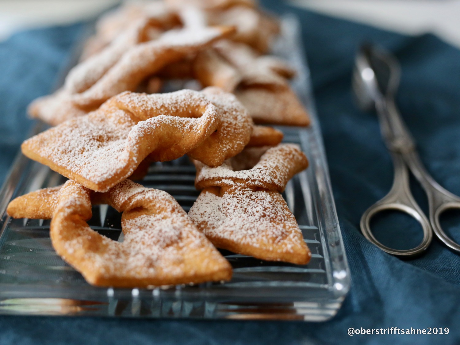 Für mich närrisch genug: Schmalzgebäck zum Rosenmontag, heute Faworki ...
