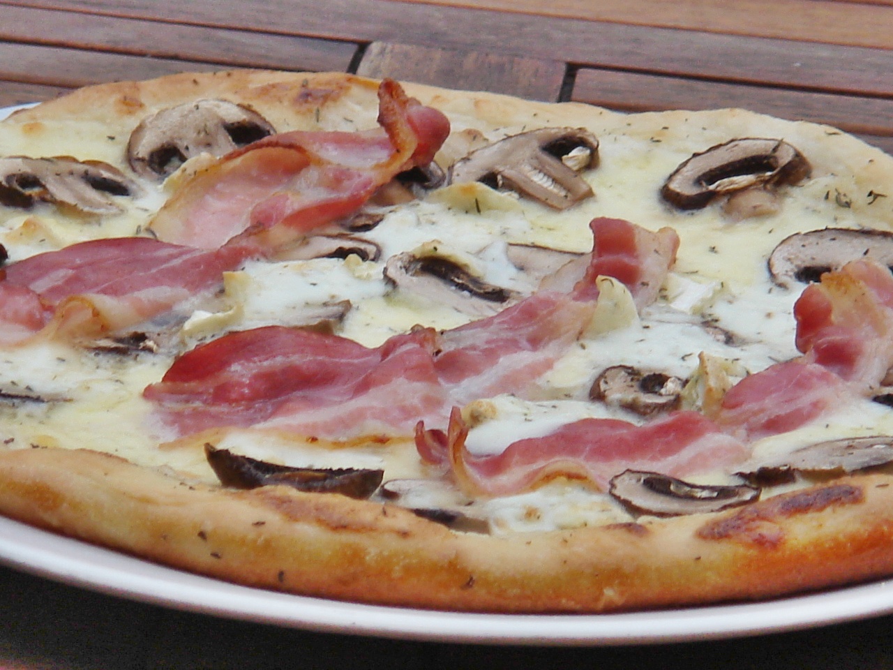 Nem vagyok mesterszakács: Gombás pizza szalonnával, kétféle sajttal ...