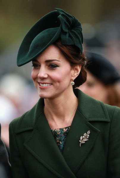 Kate Middleton attend Christmas church service