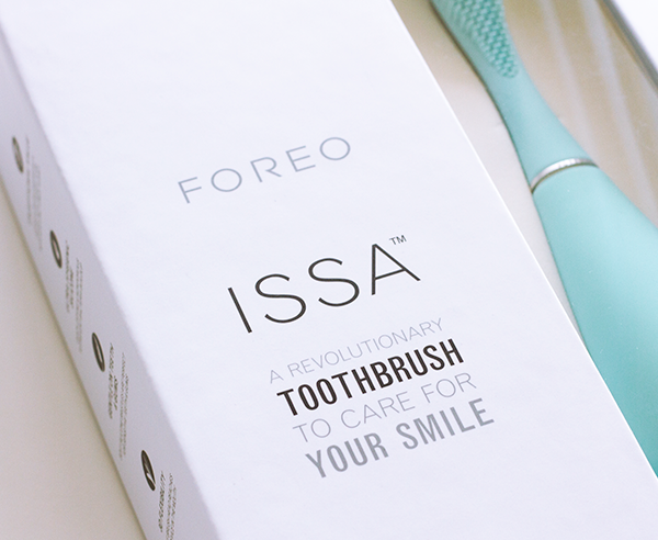 Foreo Issa Review, Silicone toothbrush