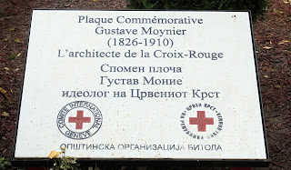 η αναθηματική πλάκα του Gustave Μoynier στο Μοναστήρι