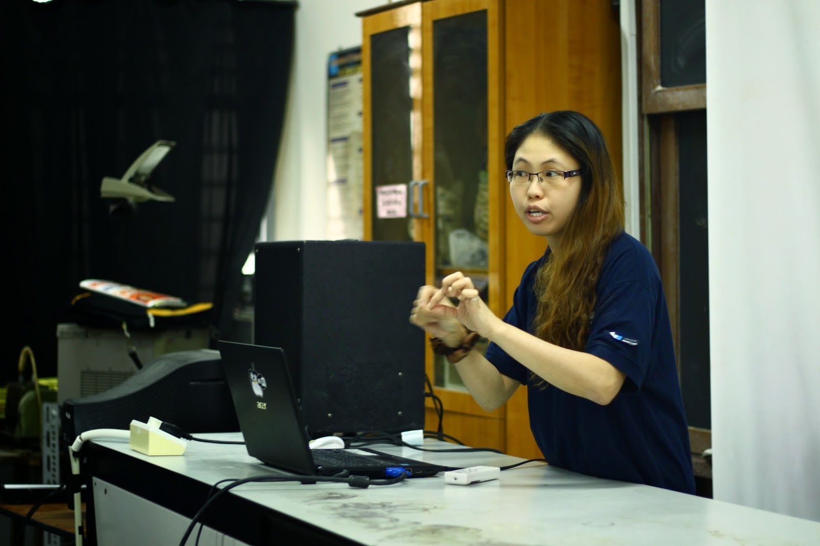 Cikgu Tang Kie Hua berkongsi rahsia kejayaan beliau dengan peserta Kem Kimia