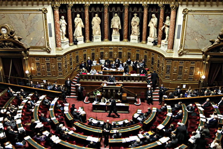 Sacralización y Secularización de las Formas Políticas Sacralización y Secularización de las Formas Políticas
