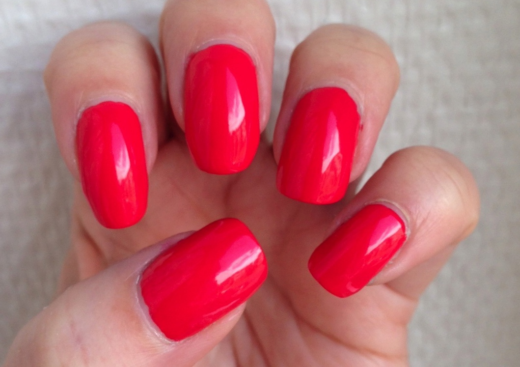 Little Miss Nailpolish Essie Come Here! swatches and review