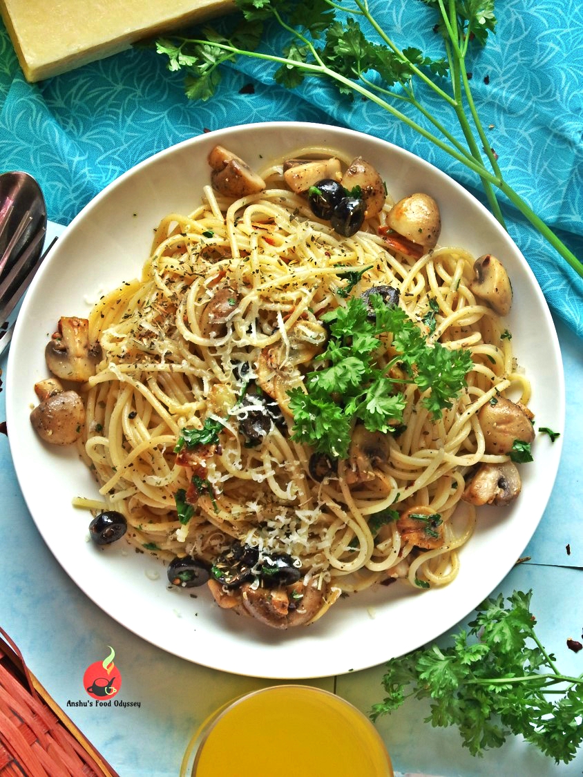 Spaghetti AglioeOlio with Mushrooms and Olives