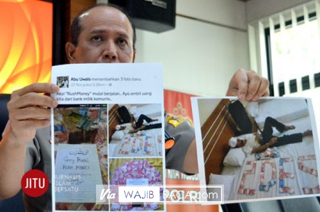 Seorang Guru diciduk Kepolisian Setelah Unggah Foto Rush Money Seorang Guru diciduk Kepolisian Setelah Unggah Foto Rush Money
