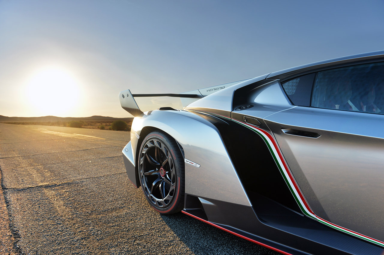 Siêu xe Lamborghini Veneno bán giá 8 triệu đô