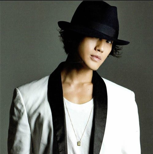 http://3.bp.blogspot.com/-3NN5EkmUnj0/Ugt7sIkLY3I/AAAAAAAAJq4/YTM1H5Fd_KI/s1600/%5BBOOKLET%5D+Jin+Akanishi+-+Hey+What%27s+Up+(2).jpg