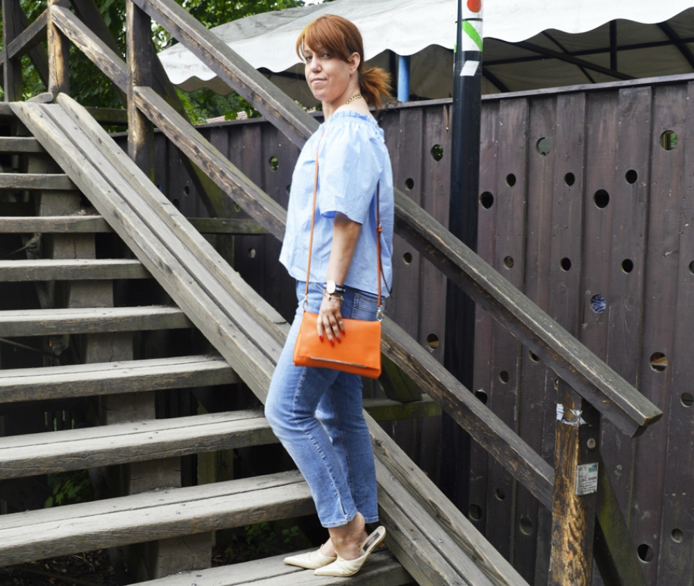 Blue Offshoulder - Summer Outfit with MAC Jeans, Off Shoulder Blouse and Leather Mules, combined with a papaya coloured Picard crossbody Bag - posted by Annie K, Fashion Blogger, Founder, CEO and writer of ANNIES BEAUTY HOUSE - a german fashion and beauty blog