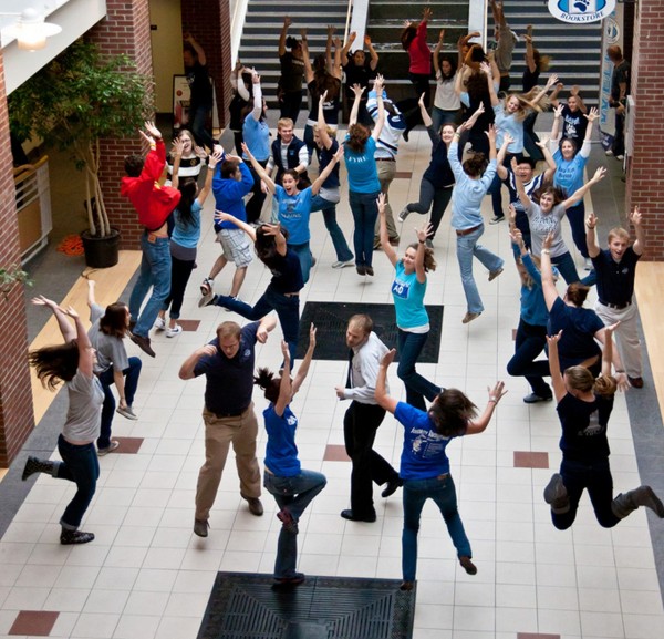 Fuzuê das Artes Você sabe o que é Flash Mob? Fuzuê das Artes Você sabe o que é Flash Mob?