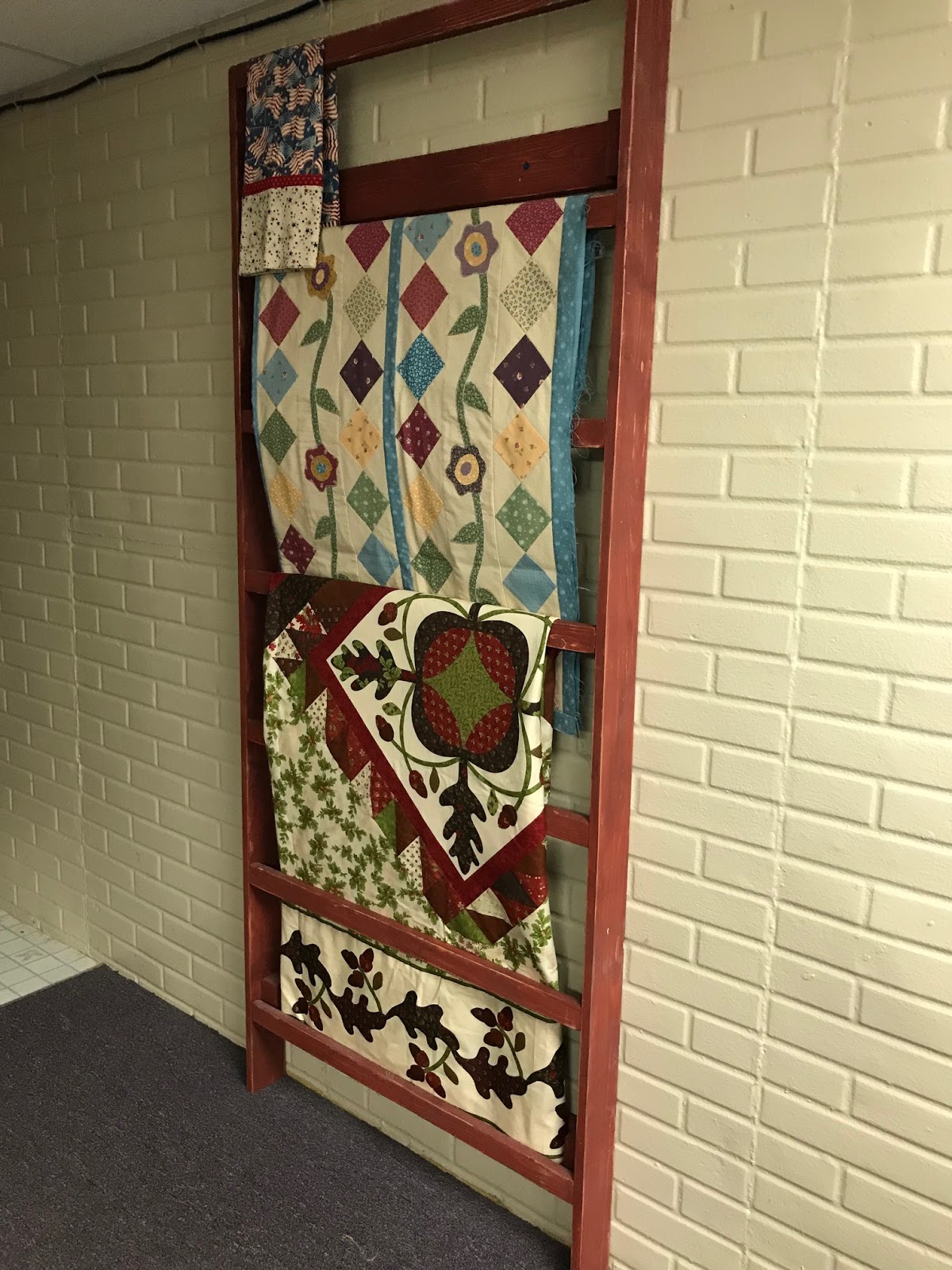 Quilting In The BunkHouse Quilt Ladders