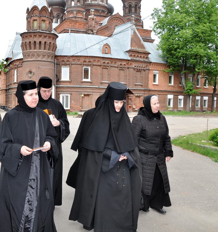 одежда паломника. паломники в монастыре кореновска. покровский монастырь матронушка. антиохийский монастырь. николо-сольбинском женском монастыре.