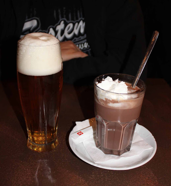 Olutta ja kaakaota, molemmille jotain Neuvoa antavat