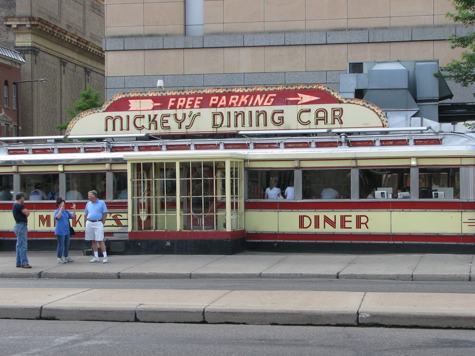 VISUAL SAINT PAUL Mickey's Diner