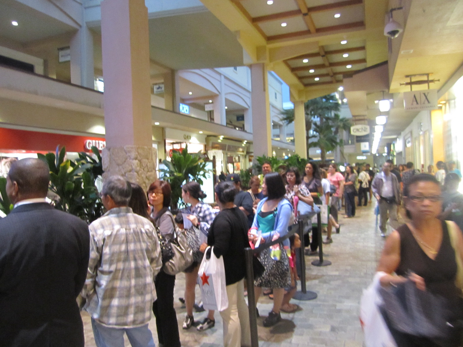 さとうあつこのハワイ不動産 Bath & Body Works Grand Opening Ala Moana today!今日バスアンド