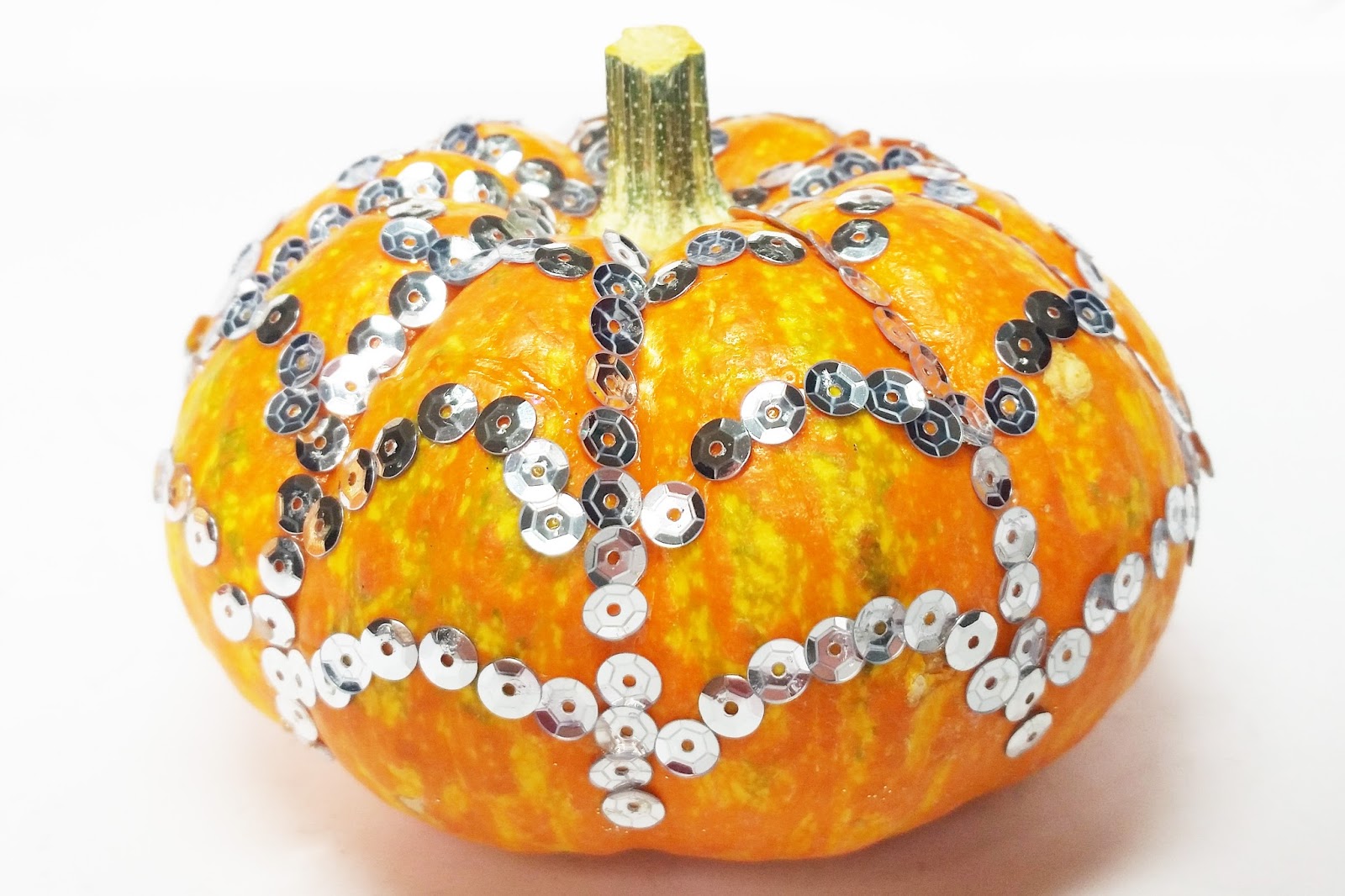 Erin Reed Makes Sequin and Glitter Pumpkins **Beacon & Eyelet Outlet