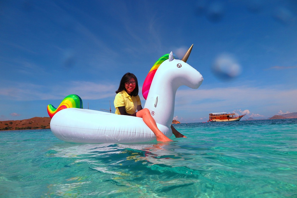 I m riding. I m riding. всадник на коне. юлианна теннант модель. стадо лошадей.