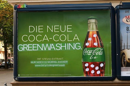 Coca-Cola Lie Adbust von Dies Irae | Sozialkritisches Adbust im Erfrischungesgetränksektor