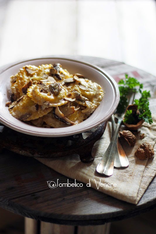 ravioli ai porcini e tartufo con salsa alle noci