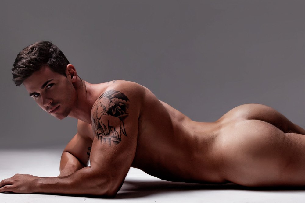 Alejandro Bueno Naked For The Beautiful Men
