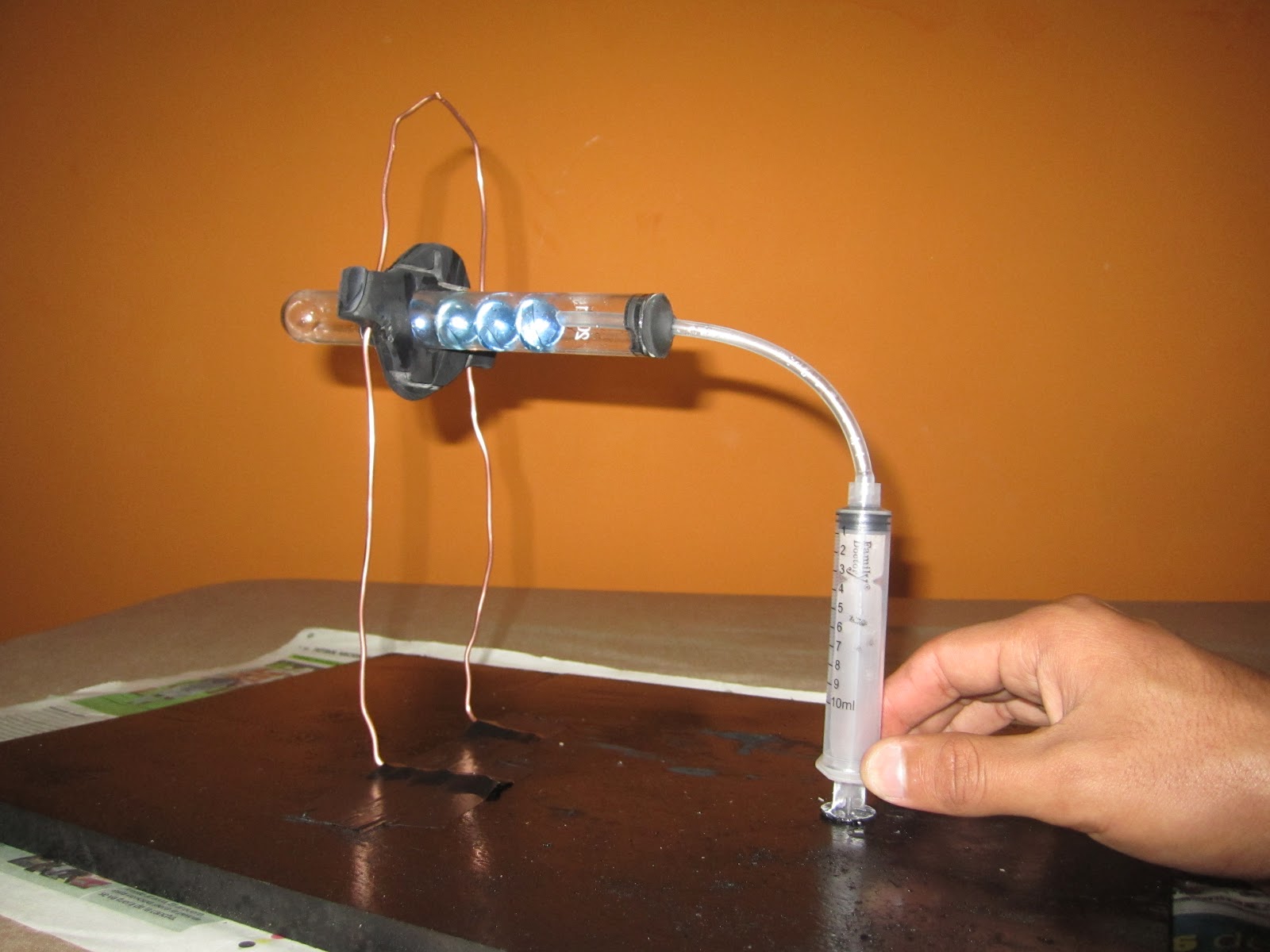 Componentes DE UN Motor Stirling COMPONENTES DE UN MOTOR STIRLING Un motor Stirling está