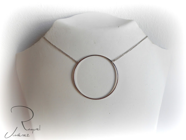 TIPS PARA LLEVAR JOYAS MINIMALISTAS. COLGANTE CIRCULO