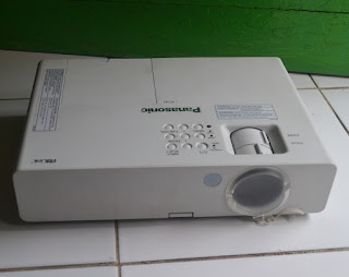Projektor Panasonic PT-LB1EA