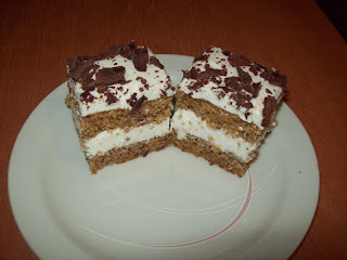 PRAJITURA CU NUCA SI CREMA DE LAPTE