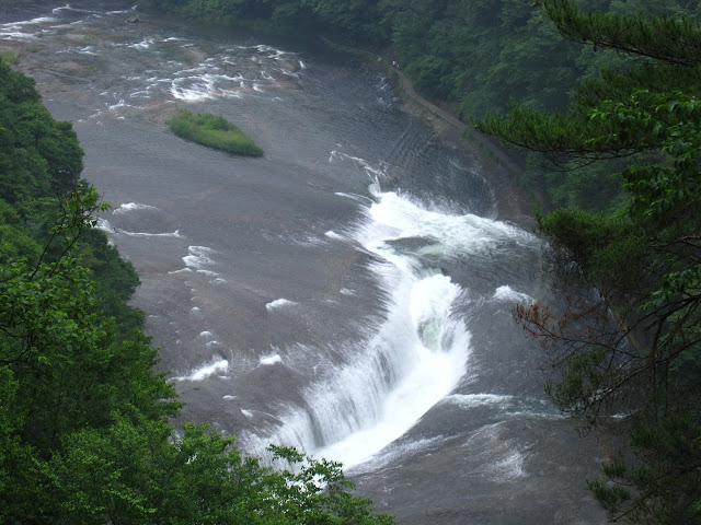 展望台からの吹割の滝