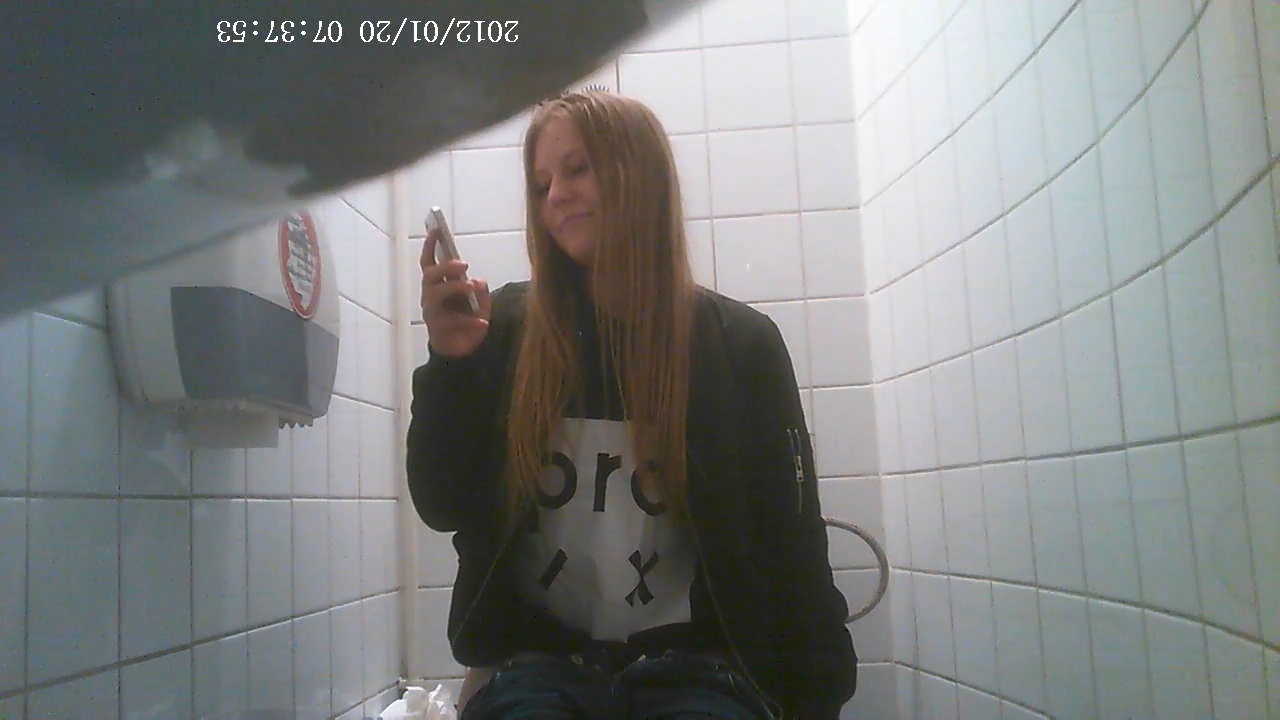 в женском туалете колледжа. в женском туалете колледжа. камера туалет студент. Student restroom 144. Student restroom 185.