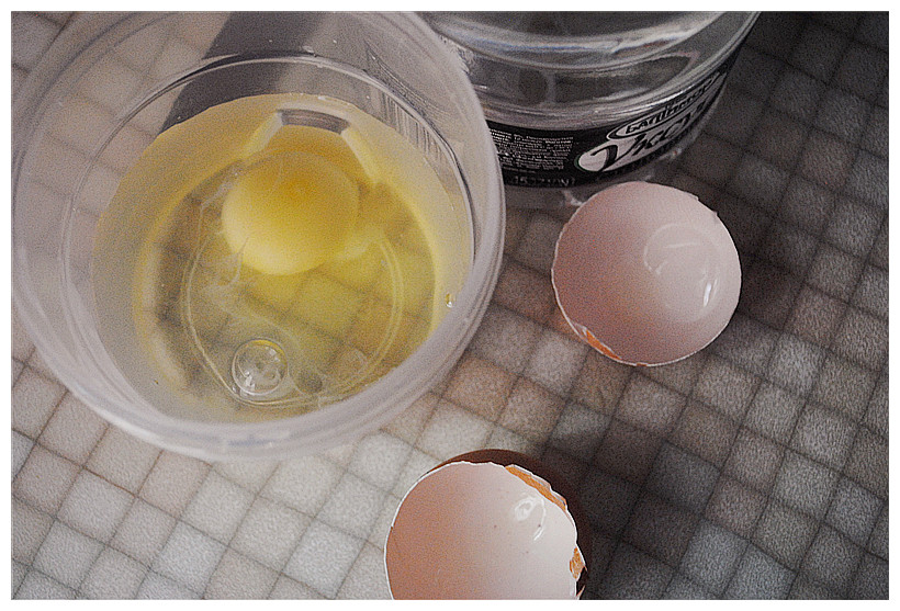 Рецепт яйцо уксус масло. Яйцо и уксус от псориаза. Яйцо в уксусе.