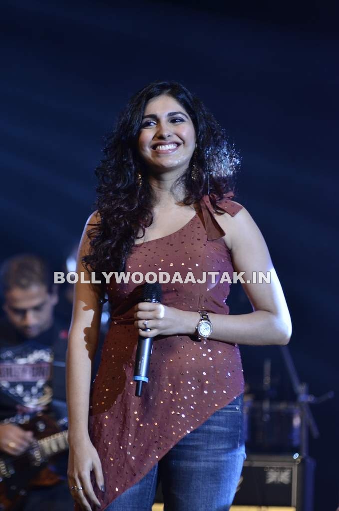 Mahalaxmi 1 - Shankar Hariharan and Mahalaxmi concert for Nagrik Sikshan Sanstha