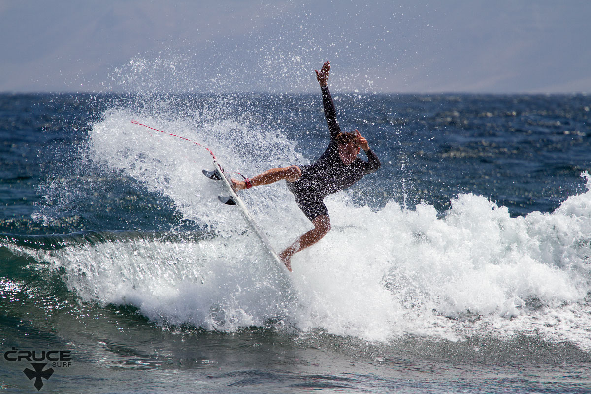 EL CRUCE SURF LANZAROTE OLAS PEQUEÑAS EN LANZAROTE