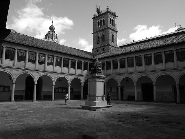 Nosotros, los Rivero Dolores Medio