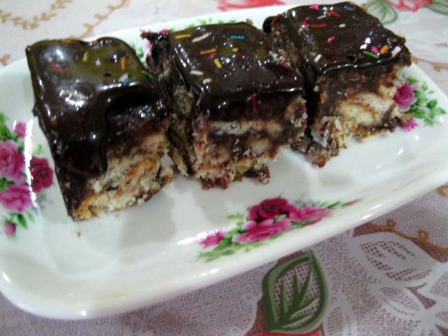 Dari Dapur Ummi: Kek Batik Cream Crackers