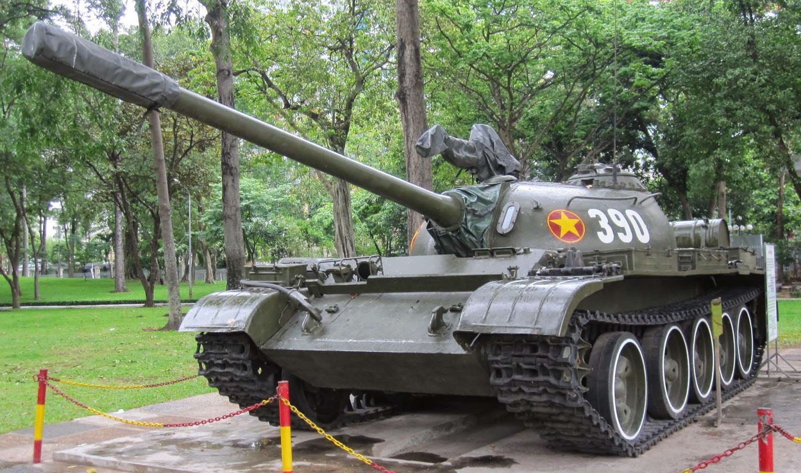 T-54-Vietnam-823994-20121223-fzXIYX.jpg