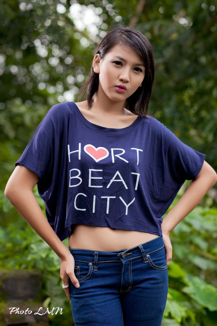 Hot Teenage Model M Seng Lu Show Off Her Sexy Belly