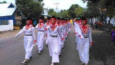 Gerak Jalan Indah Sambut Hardiknas di Kecamatan Bolo