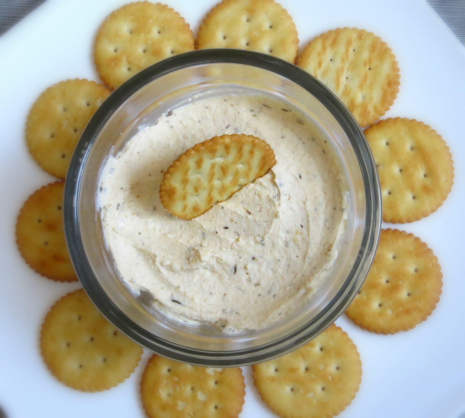 Rezepte mit Herz: Knoblauch - Käse - Creme zum Dippen &amp; Snacken
