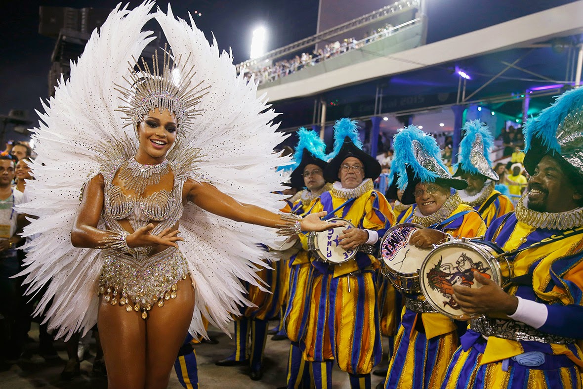 Karnaval. Рио-де-Жанейро карнавал костюмы. Самба Рио де Жанейро. Карнавал Рио жежанейро костюмы. Маскарад в Рио де Жанейро.