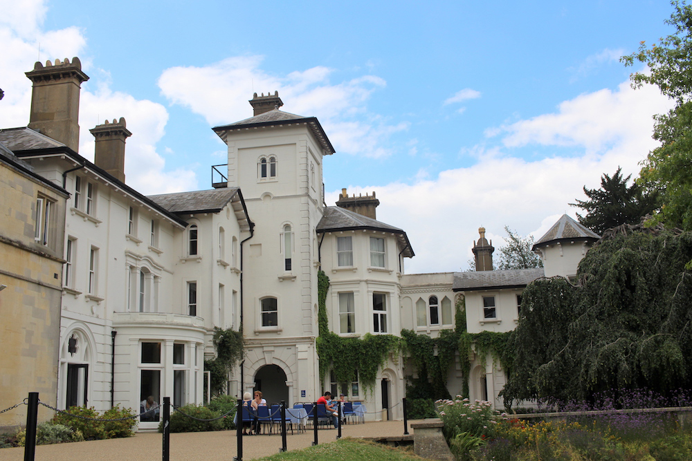 A Weekend In Finchley Peexo