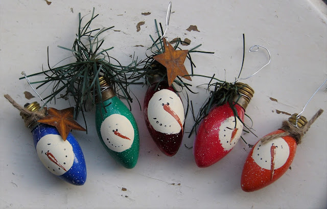 DIY RECYCLED CHRISTMAS LIGHT BULBS into SNOWMEN ORNAMENTS | Salt Lick Shop