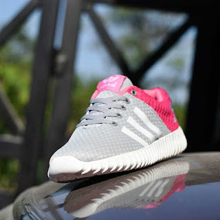 Jual Sepatu Sport Adidas Yeezy Boost Warna Abu-abu Pink