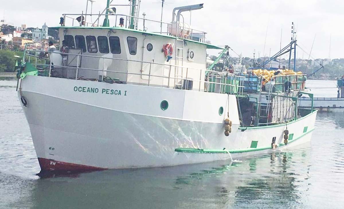 Navio de pesca brasileiro é atacado por chineses
